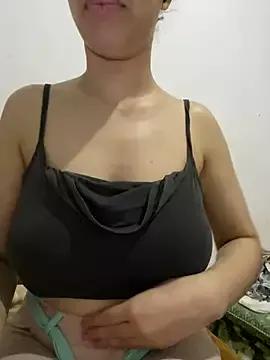 farah-36 from StripChat is Freechat