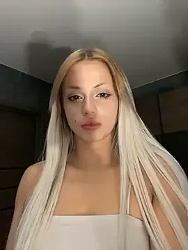 FavoriteKira from StripChat is Freechat