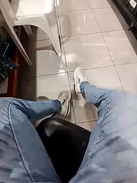 FeelipeSalvatoree from StripChat