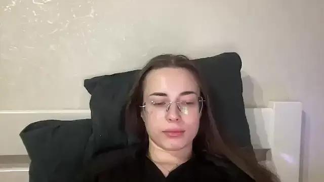 Feynelle from StripChat is Freechat