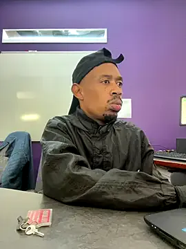 fitsexyman from StripChat is Freechat