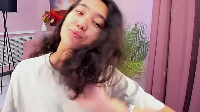 FlirtyAura from StripChat is Freechat