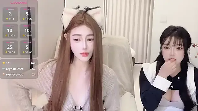 Follyise on StripChat 