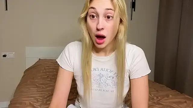 foxy_vivi from StripChat is Freechat