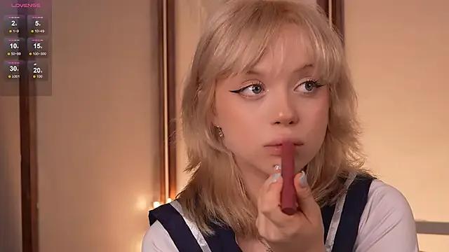 fuckin_cassie from StripChat is Freechat