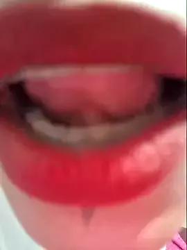 gatadeojosclaros from StripChat