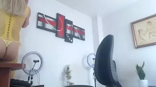 Gatasexlucy from StripChat
