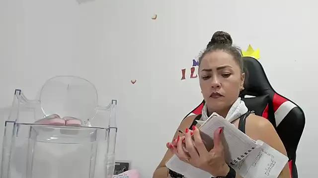 GatitaSexy_Hotwet4u from StripChat is Freechat