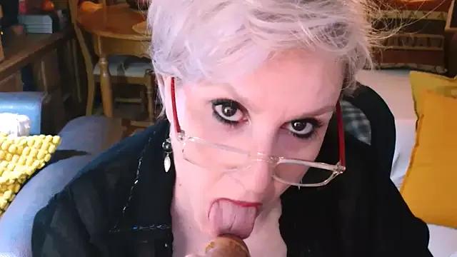 GattonaBiondona from StripChat