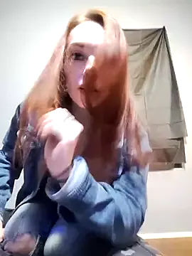 Genevieve143 on StripChat 