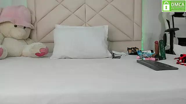 Try our streaming cams variety and talk on a personal level with our adorable girls streamers, showing off their bountiful shapes and dildos.