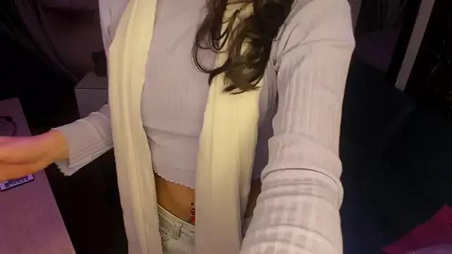 Giaa_rossi from StripChat is Freechat