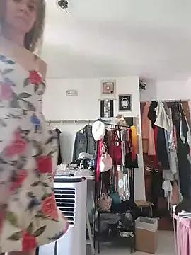 Giantonelawow from StripChat is Freechat