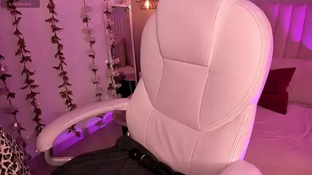 Gigi_Strawberry from StripChat