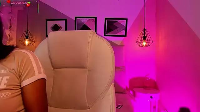 Try our streaming cams variety and talk on a personal level with our adorable girls streamers, showing off their bountiful shapes and dildos.