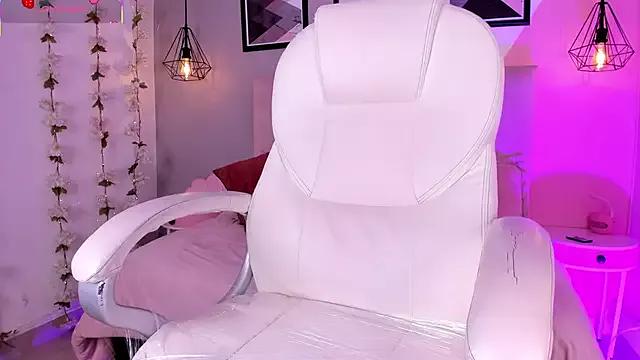Gigi_Strawberry from StripChat