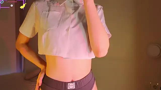 GillianHallman from StripChat is Freechat