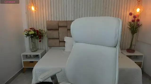 Try our streaming cams variety and talk on a personal level with our adorable girls streamers, showing off their bountiful shapes and dildos.