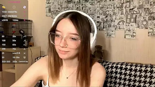 GirlGlassesOn from StripChat is Freechat
