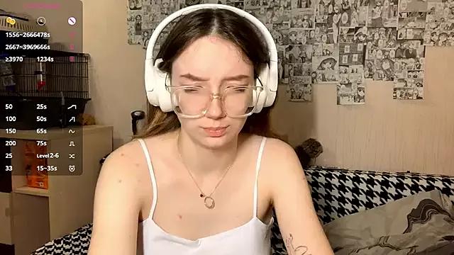 GirlGlassesOn from StripChat is Freechat