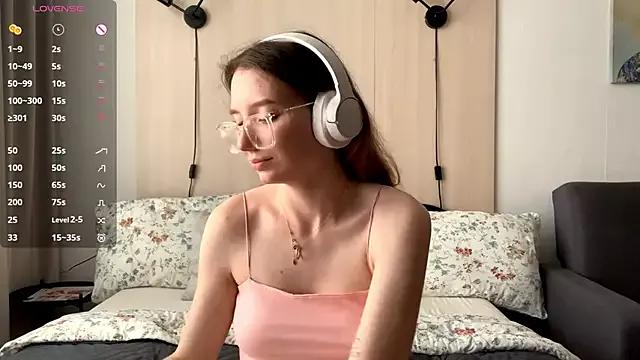 GirlGlassesOn from StripChat is Freechat