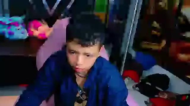 Girls_Thomson from StripChat is Freechat