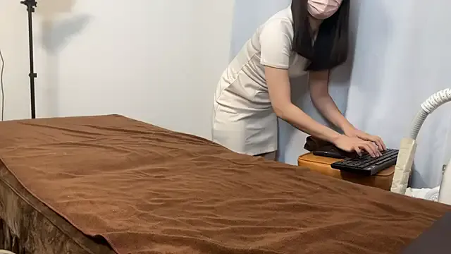  girlsEsthe chat room