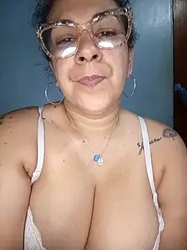 gitanadeluxe from StripChat is Freechat