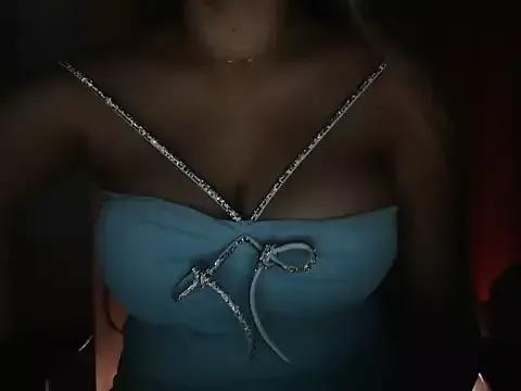 GlamorousQueen from StripChat is Freechat