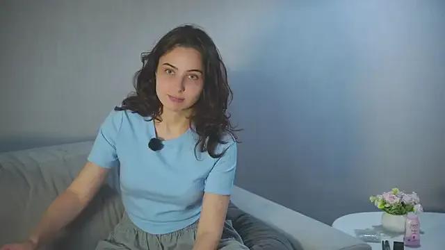 GloriaVitiello from StripChat is Freechat