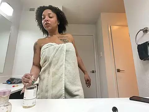 GoddessNih from StripChat