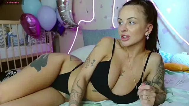 Try our streaming cams variety and talk on a personal level with our adorable girls streamers, showing off their bountiful shapes and dildos.