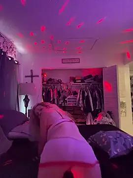 Goldenndoll from StripChat is Freechat