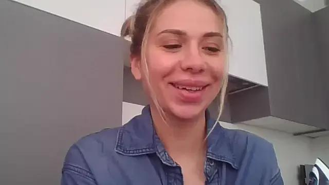 Goldyra from StripChat is Freechat