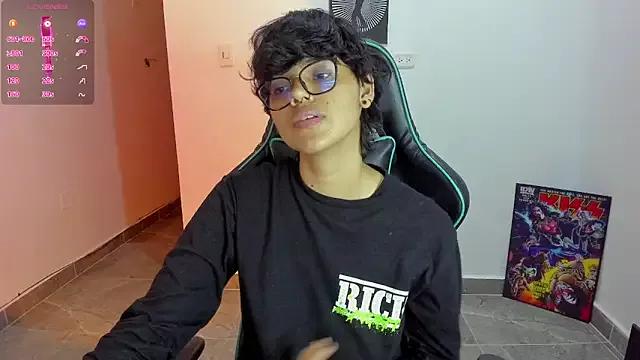 gooddess_isis from StripChat