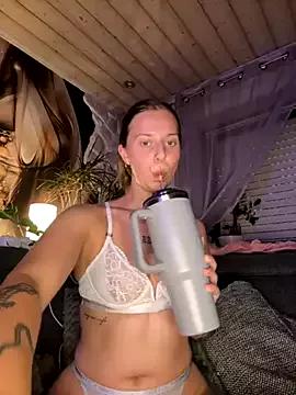 GoodGirlSarahxx from StripChat is Freechat