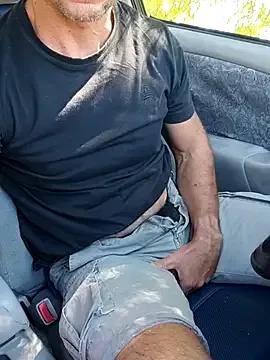 GreekGuyOutdoors from StripChat