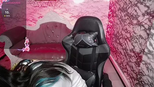 Green_EyesFox_v from StripChat