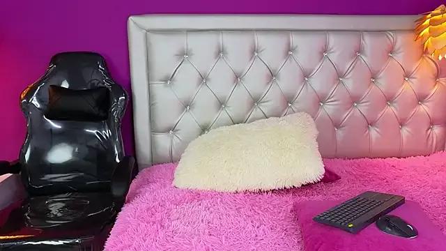 Try our streaming cams variety and talk on a personal level with our adorable girls streamers, showing off their bountiful shapes and dildos.