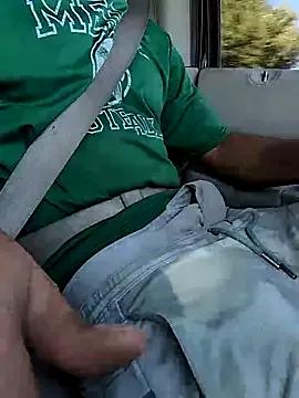 GRiZZLYBONE from StripChat is Freechat