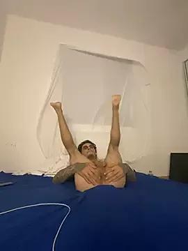 guylovewiz from StripChat is Freechat
