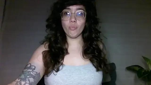 GypsyMamacita from StripChat is Freechat