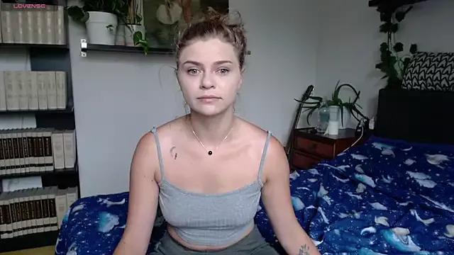 HaleyReedme from StripChat is Freechat