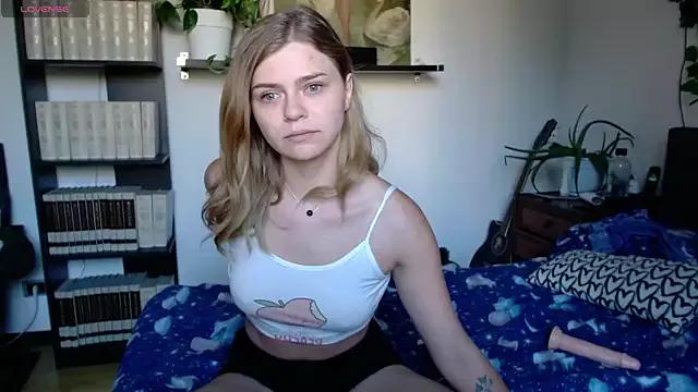 HaleyReedme from StripChat is Freechat