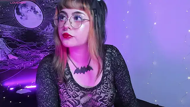 Hallucigenia_ from StripChat is Freechat