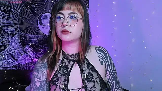 Hallucigenia_ from StripChat is Freechat