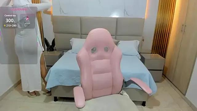 Try our streaming cams variety and talk on a personal level with our adorable girls streamers, showing off their bountiful shapes and dildos.