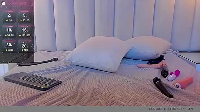 hannaa_stark22 from StripChat