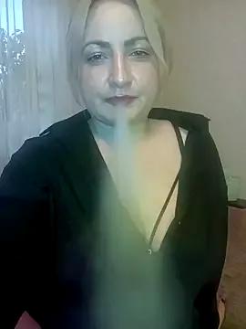 HannaApple from StripChat