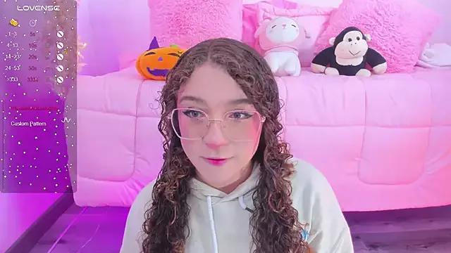 hannacutegod from StripChat is Freechat